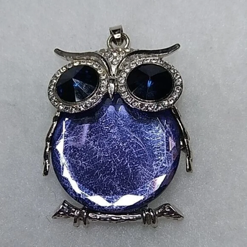Faceted Blue and silver owl pendant‎